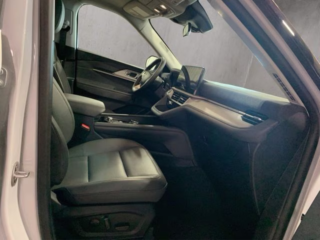 2026 Space White Metallic Ford Explorer Active 4X4 SUV