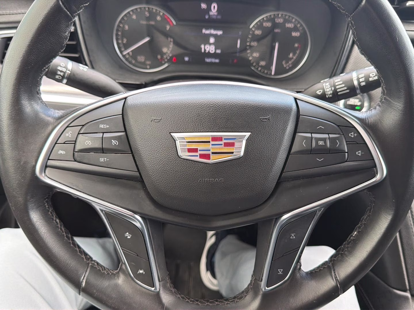 2023 Crystal White Tricoat Cadillac XT5 FWD Luxury FWD SUV