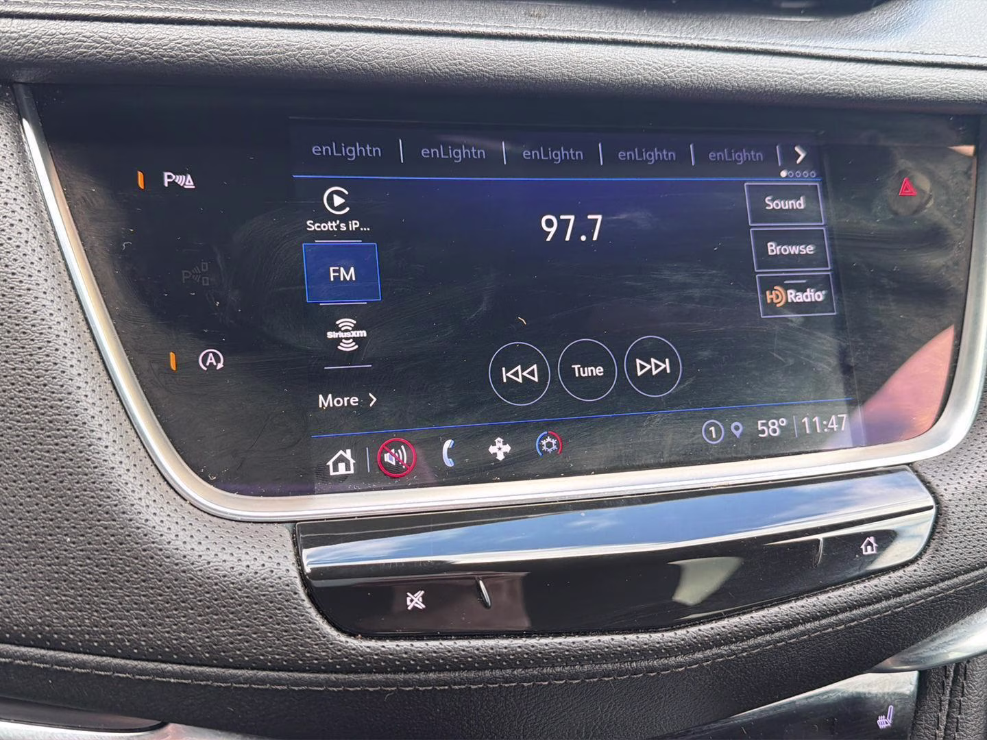 2023 Crystal White Tricoat Cadillac XT5 FWD Luxury FWD SUV