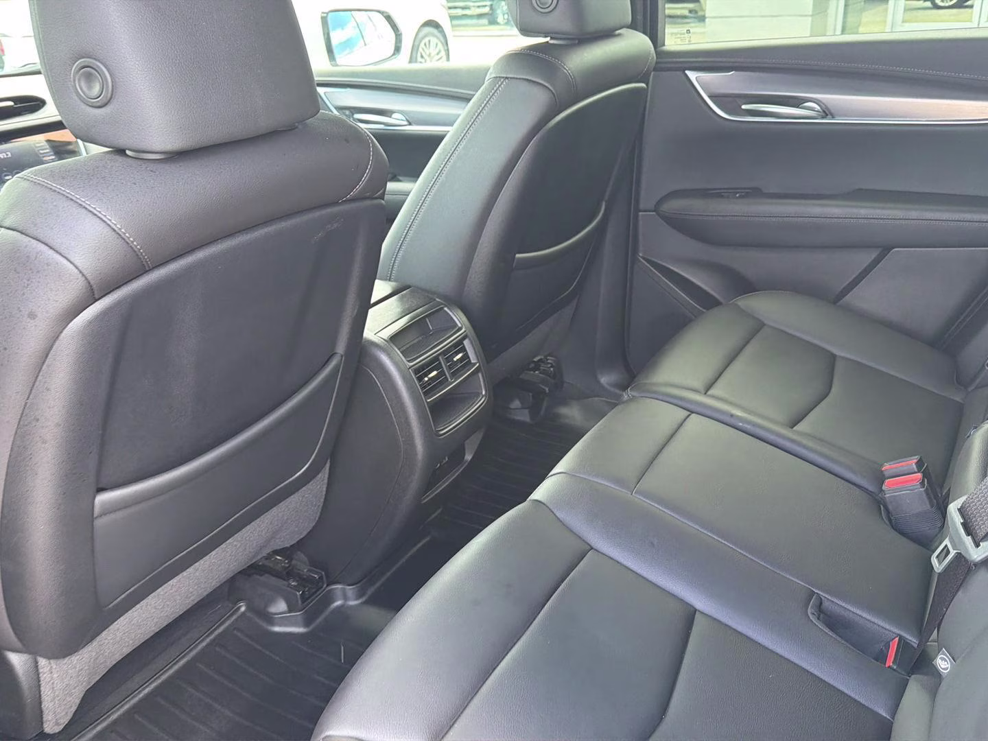 2023 Crystal White Tricoat Cadillac XT5 FWD Luxury FWD SUV