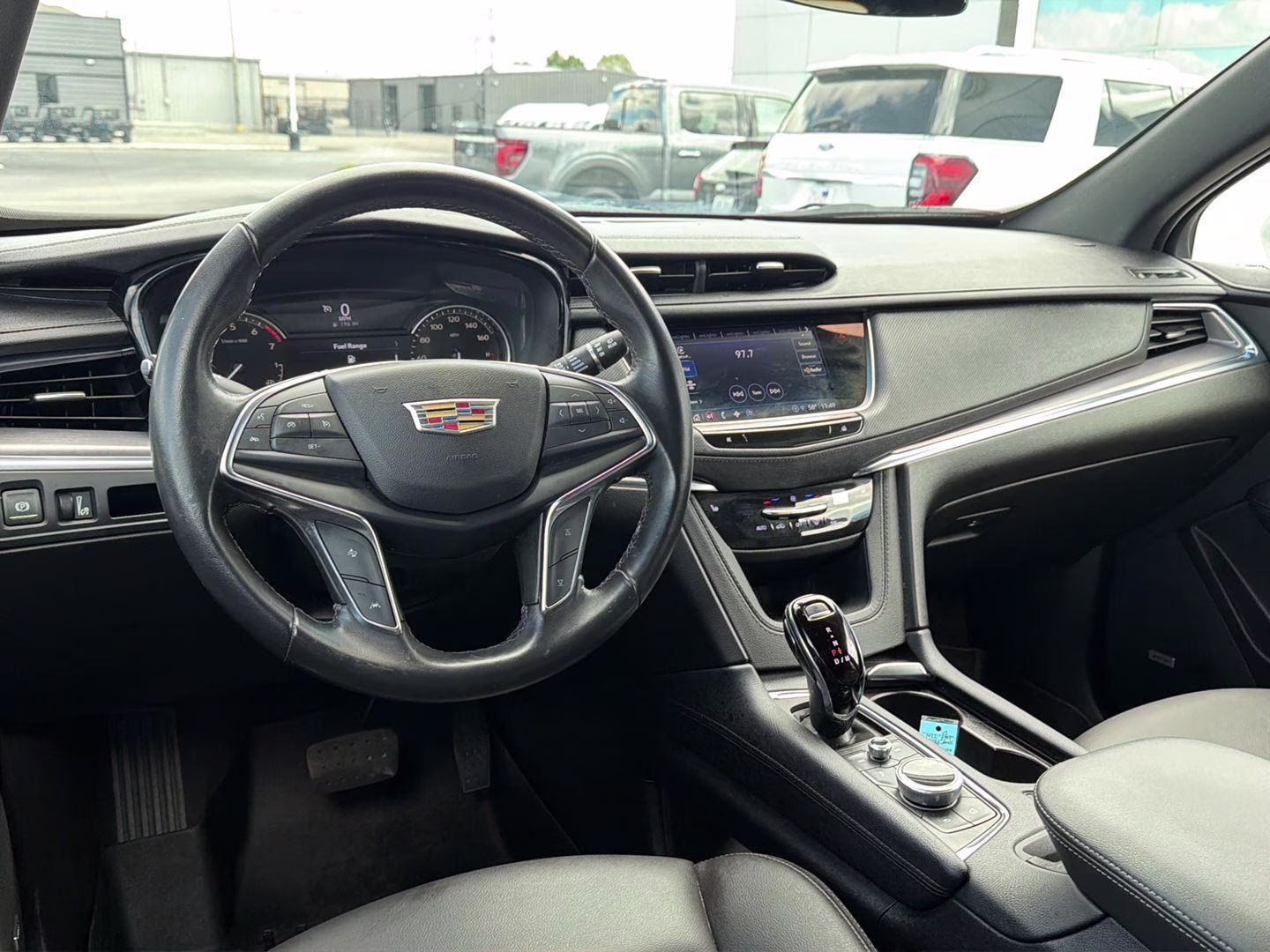 2023 Crystal White Tricoat Cadillac XT5 FWD Luxury FWD SUV