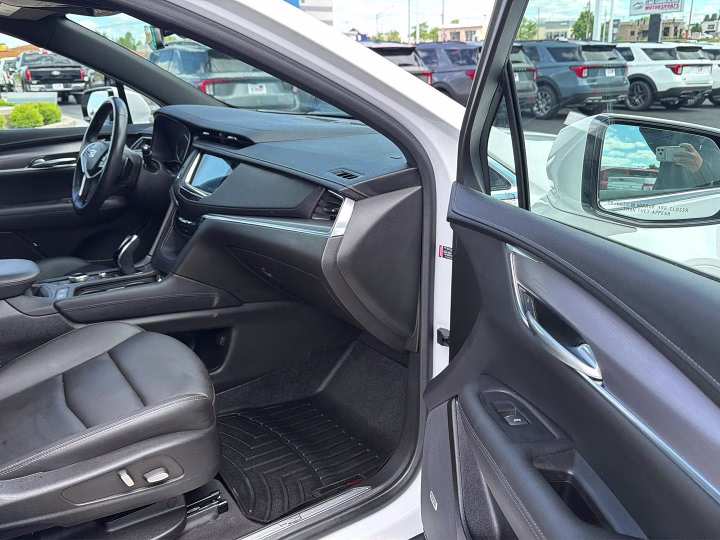 2023 Crystal White Tricoat Cadillac XT5 FWD Luxury FWD SUV