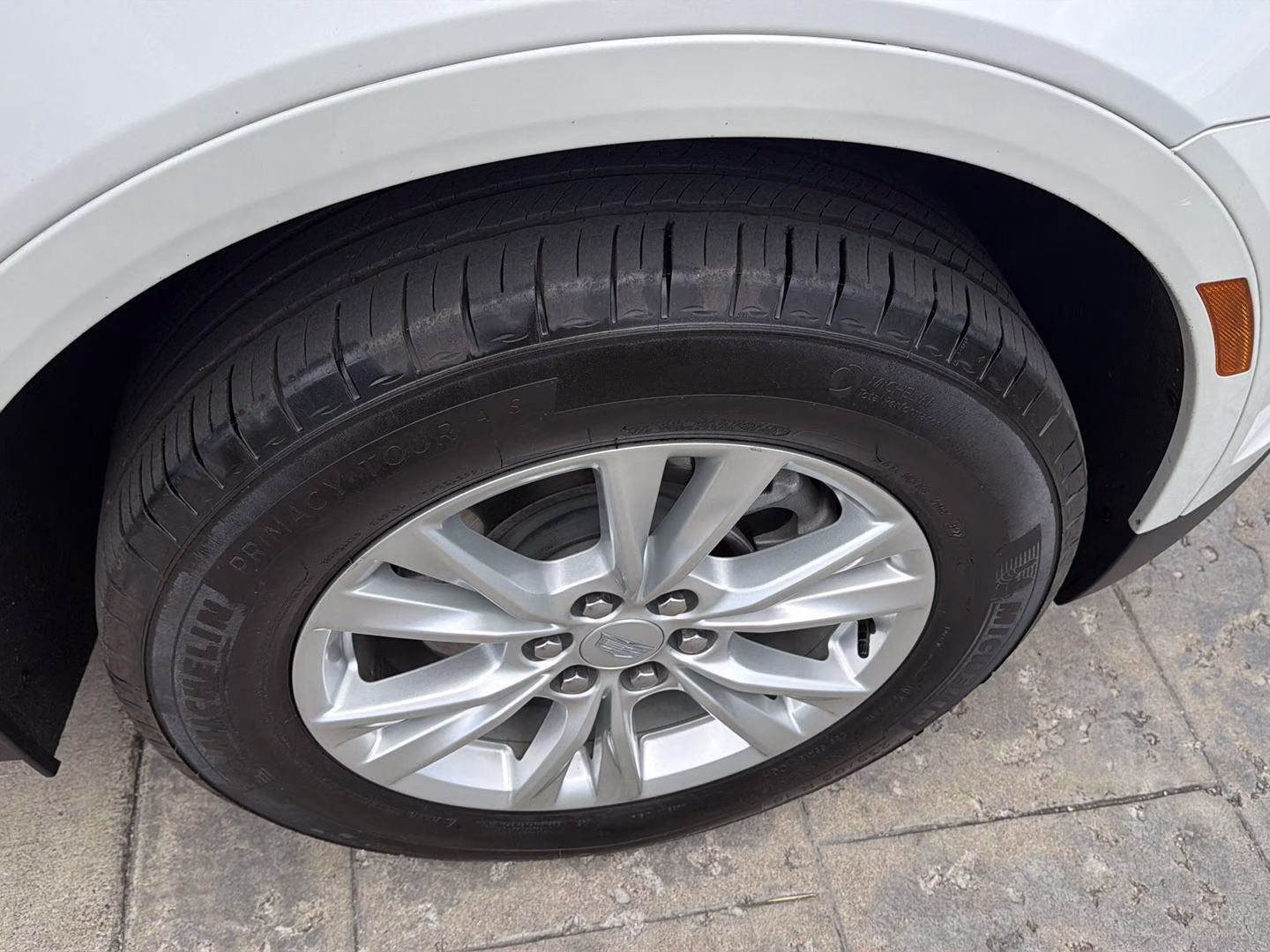 2023 Crystal White Tricoat Cadillac XT5 FWD Luxury FWD SUV