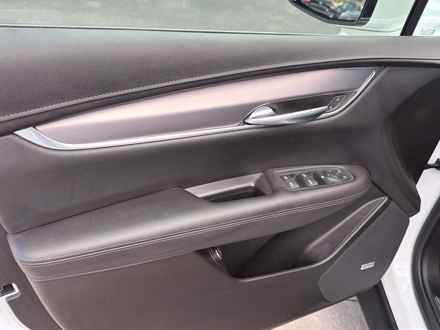 2023 Crystal White Tricoat Cadillac XT5 FWD Luxury FWD SUV
