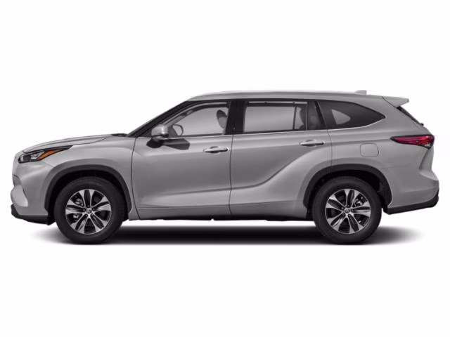 2022 Celestial Silver Metallic Toyota Highlander XLE FWD SUV