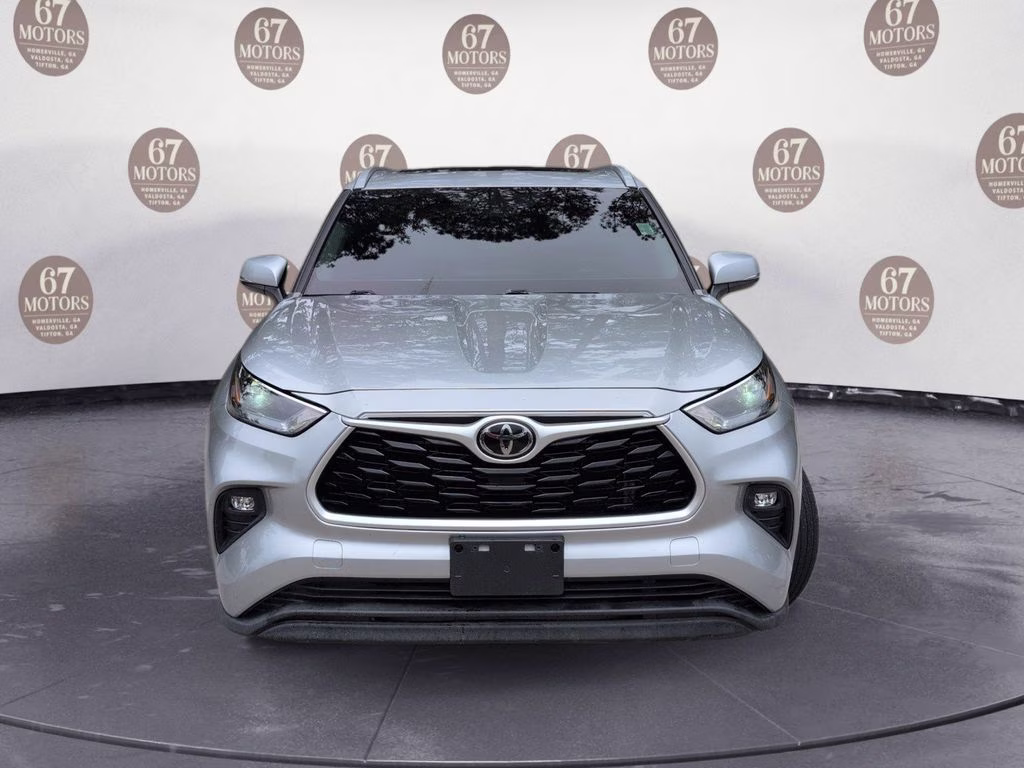 2022 Celestial Silver Metallic Toyota Highlander XLE FWD SUV