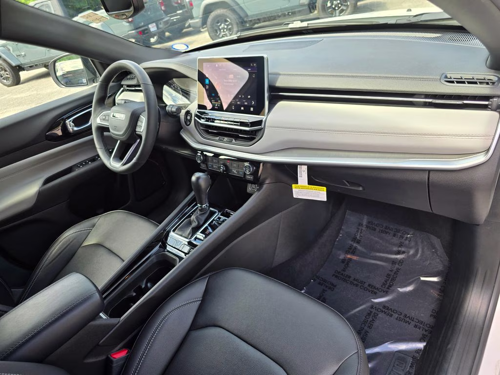 2025 Bright White Clearcoat Jeep Compass Limited 4X4 SUV