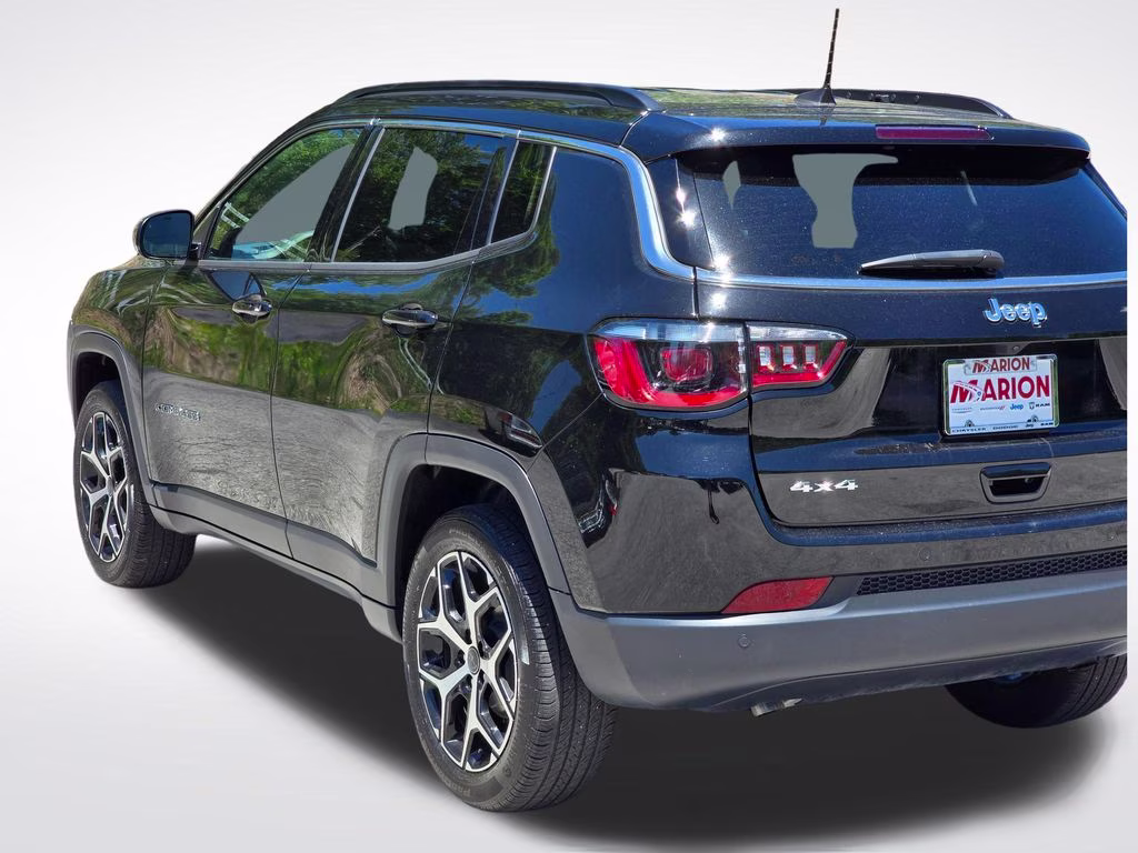 2025 Diamond Black Crystal Pearlcoat Jeep Compass Limited 4X4 SUV