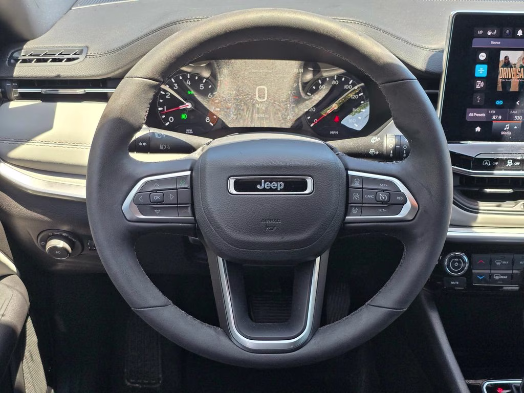 2025 Diamond Black Crystal Pearlcoat Jeep Compass Limited 4X4 SUV