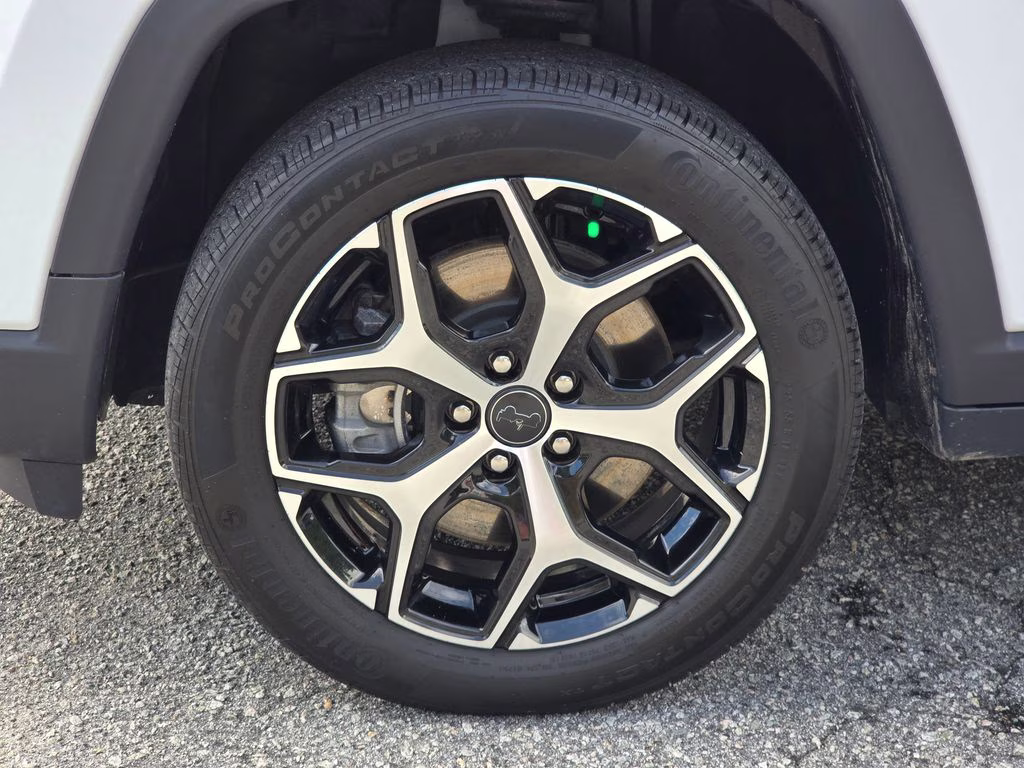 2025 Bright White Clearcoat Jeep Compass Limited 4X4 SUV