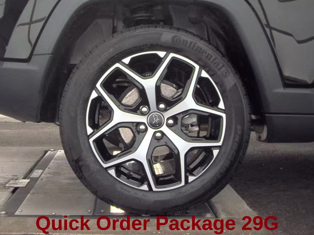 2025 Diamond Black Crystal Pearlcoat Jeep Compass Limited 4X4 SUV