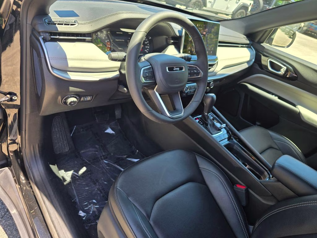 2025 Diamond Black Crystal Pearlcoat Jeep Compass Limited 4X4 SUV