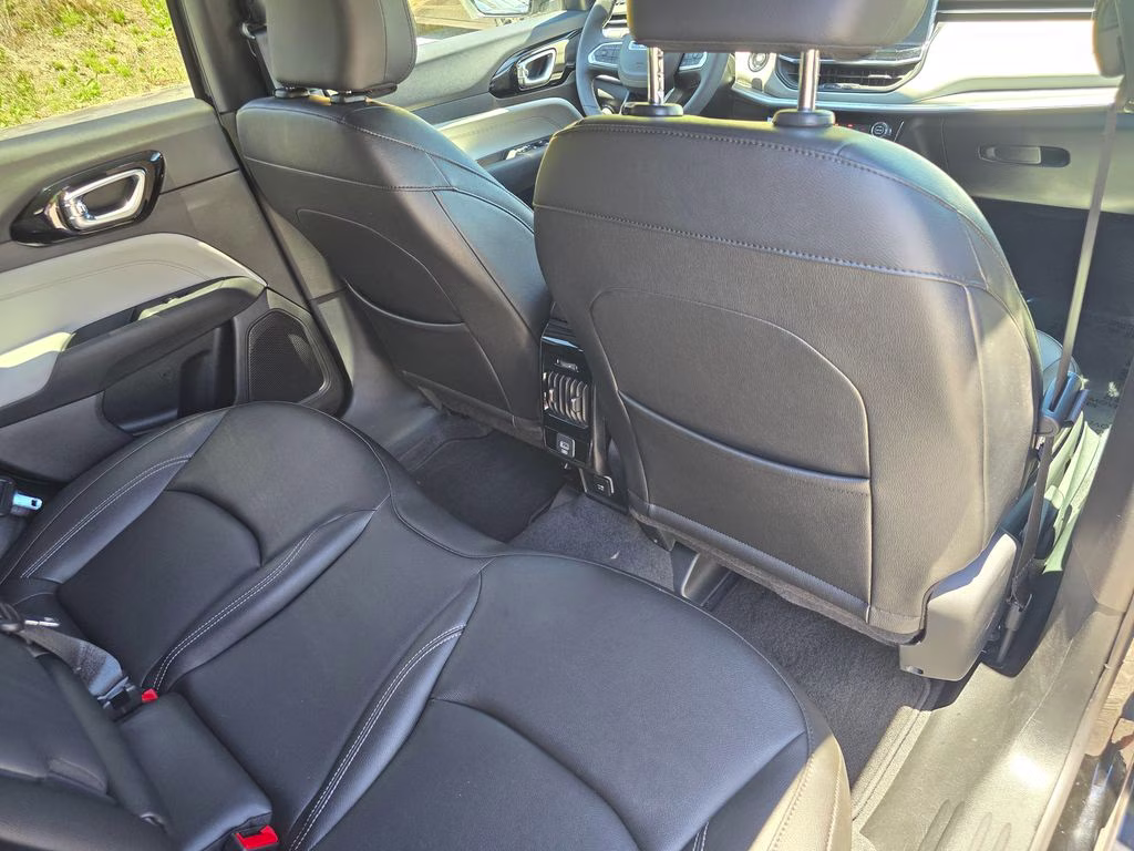 2025 Diamond Black Crystal Pearlcoat Jeep Compass Limited 4X4 SUV