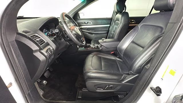 2016 Oxford White Ford Explorer XLT 4X4 SUV
