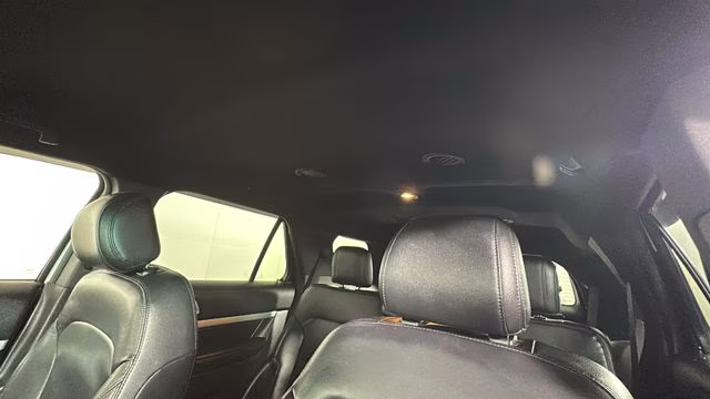 2016 Oxford White Ford Explorer XLT 4X4 SUV