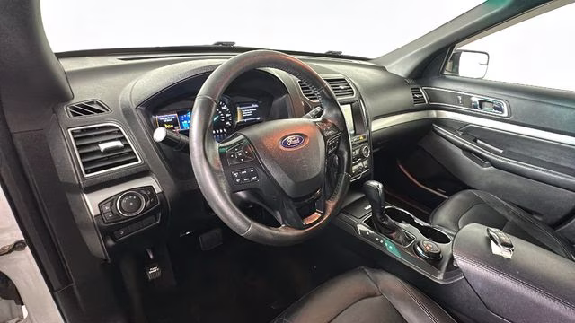 2016 Oxford White Ford Explorer XLT 4X4 SUV