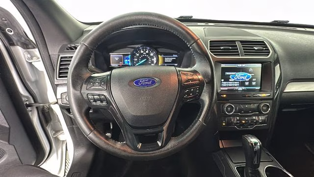2016 Oxford White Ford Explorer XLT 4X4 SUV