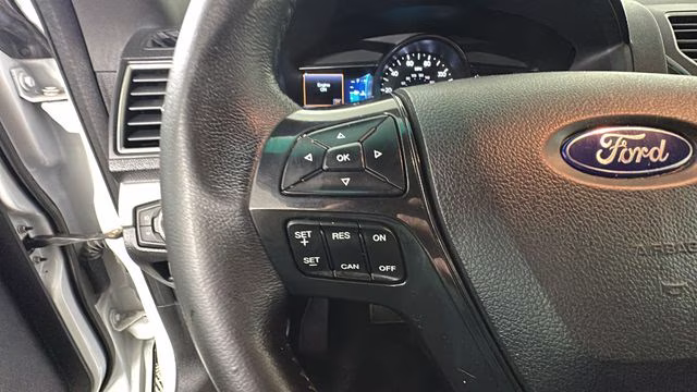 2016 Oxford White Ford Explorer XLT 4X4 SUV