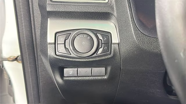 2016 Oxford White Ford Explorer XLT 4X4 SUV