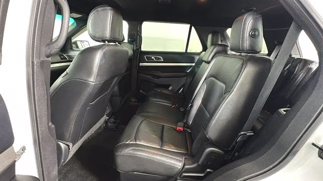 2016 Oxford White Ford Explorer XLT 4X4 SUV