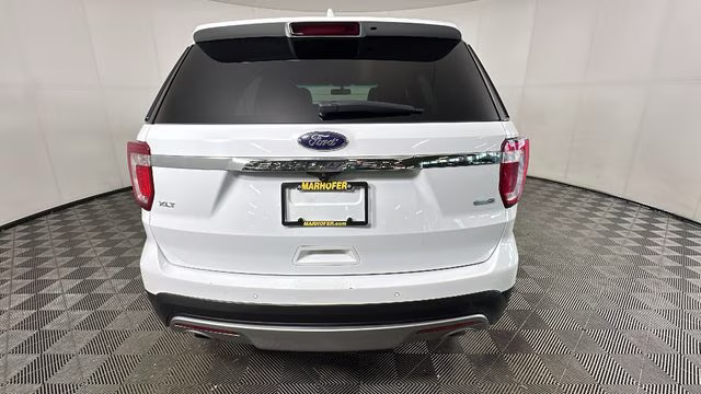 2016 Oxford White Ford Explorer XLT 4X4 SUV