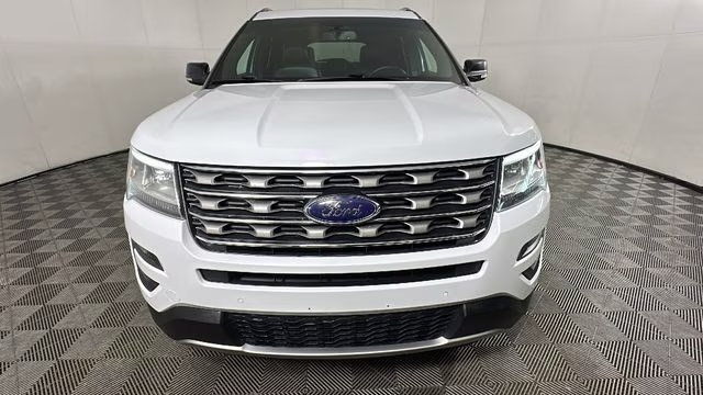 2016 Oxford White Ford Explorer XLT 4X4 SUV