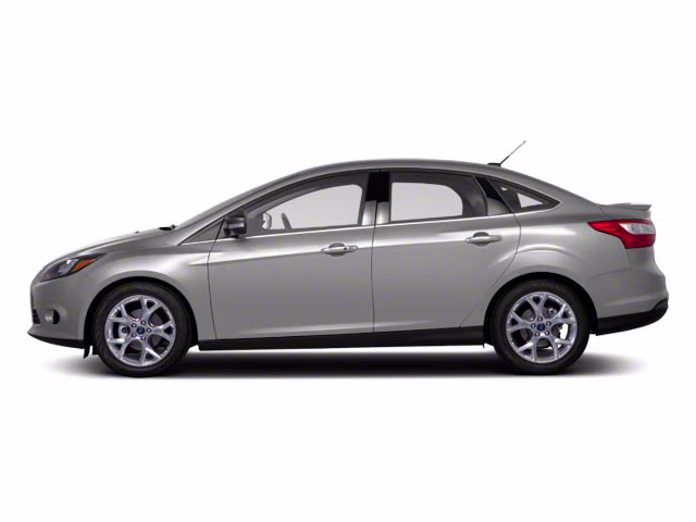 2013 Ingot Silver Ford Focus SE FWD Sedan