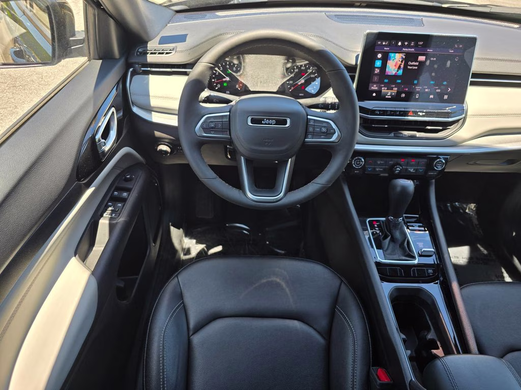 2025 Diamond Black Crystal Pearlcoat Jeep Compass Limited 4X4 SUV