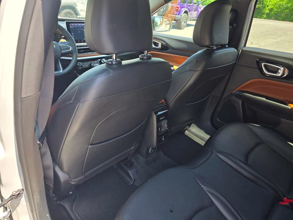 2025 Bright White Clearcoat Jeep Compass Limited 4X4 SUV