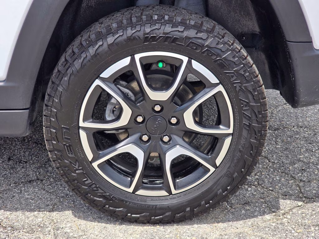 2024 Bright White Clearcoat Jeep Compass Trailhawk 4X4 SUV