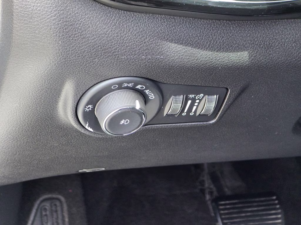 2024 Bright White Clearcoat Jeep Compass Trailhawk 4X4 SUV