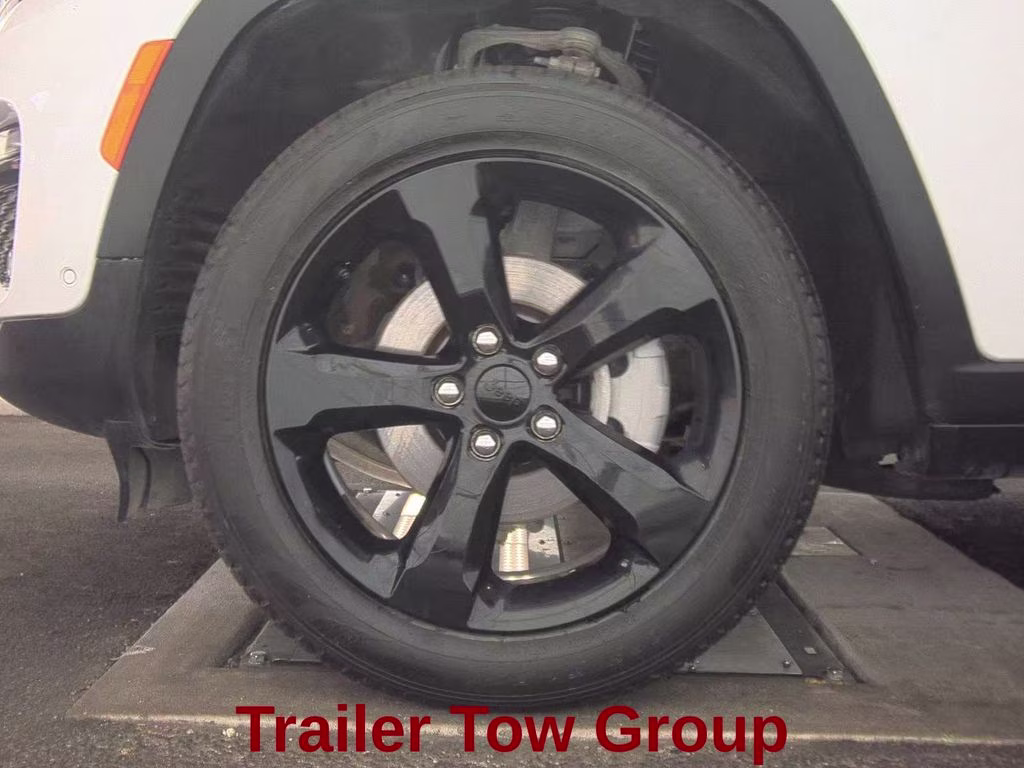 2025 Bright White Clearcoat Jeep Grand Cherokee Limited 4X4 SUV