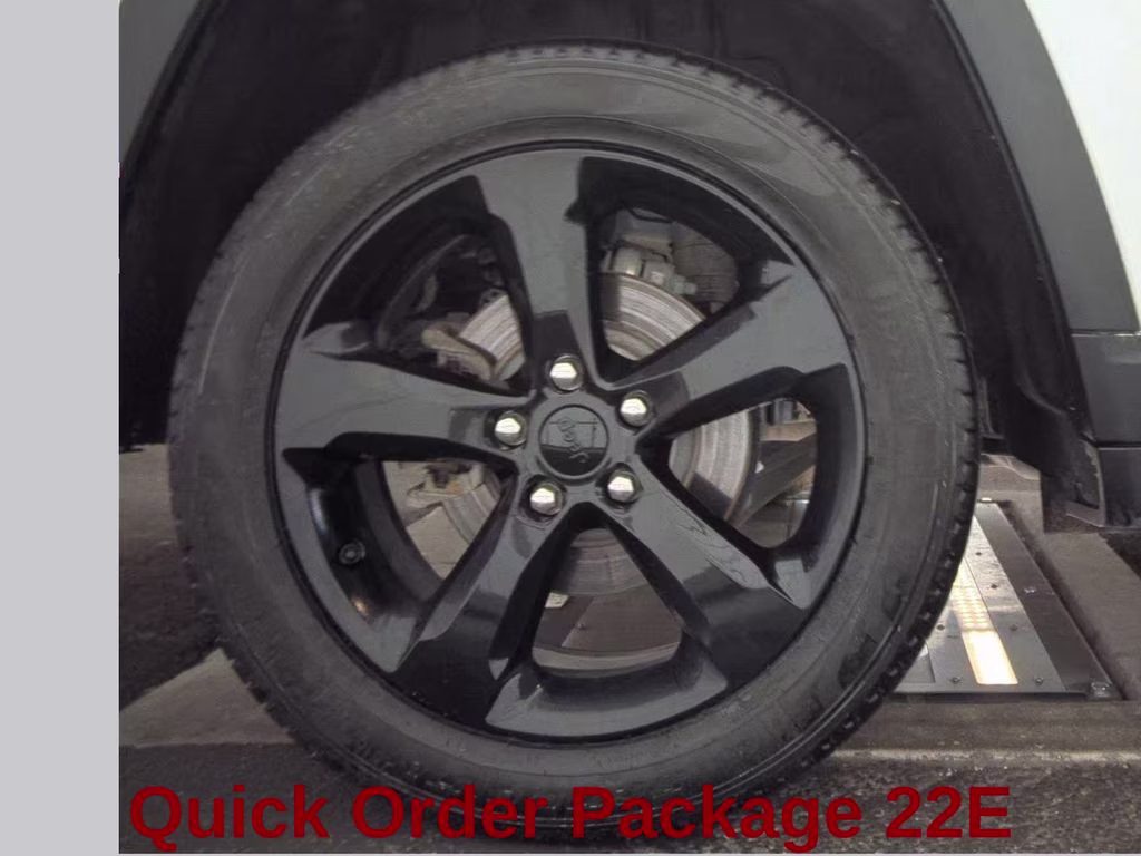2025 Bright White Clearcoat Jeep Grand Cherokee Limited 4X4 SUV