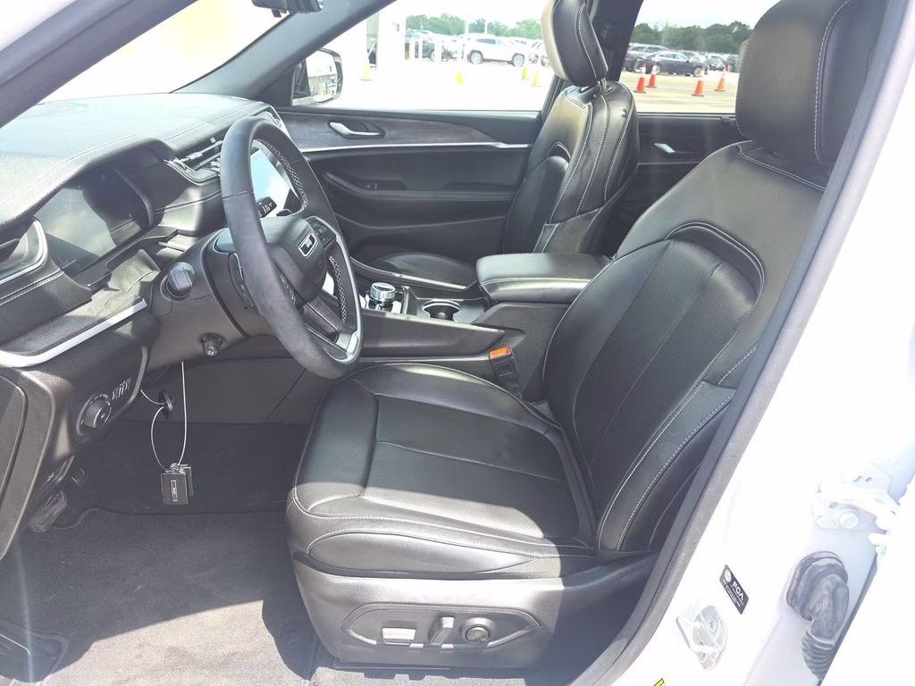 2025 Bright White Clearcoat Jeep Grand Cherokee Limited 4X4 SUV
