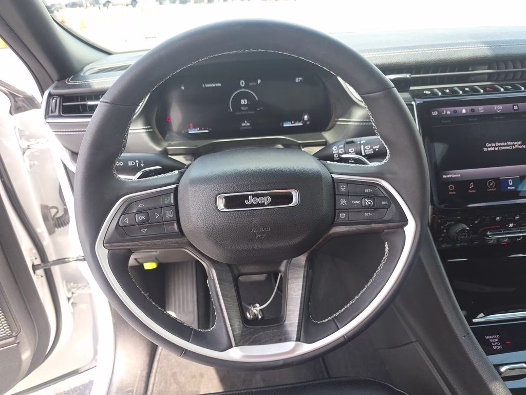 2025 Bright White Clearcoat Jeep Grand Cherokee Limited 4X4 SUV