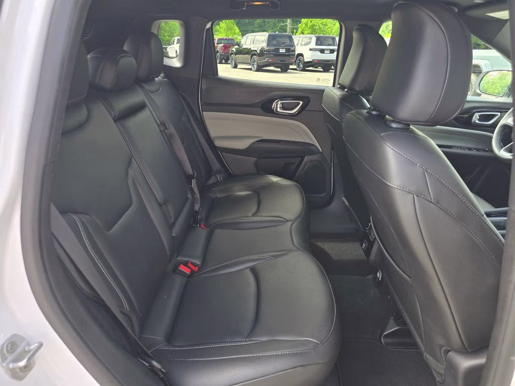 2025 Bright White Clearcoat Jeep Compass Limited 4X4 SUV