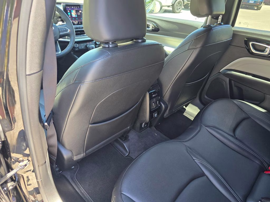 2025 Diamond Black Crystal Pearlcoat Jeep Compass Limited 4X4 SUV