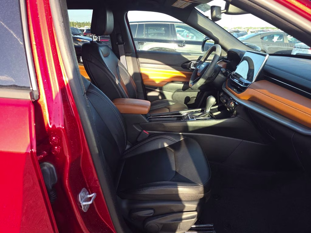 2025 Red Hot Pearlcoat Jeep Compass Limited 4X4 SUV