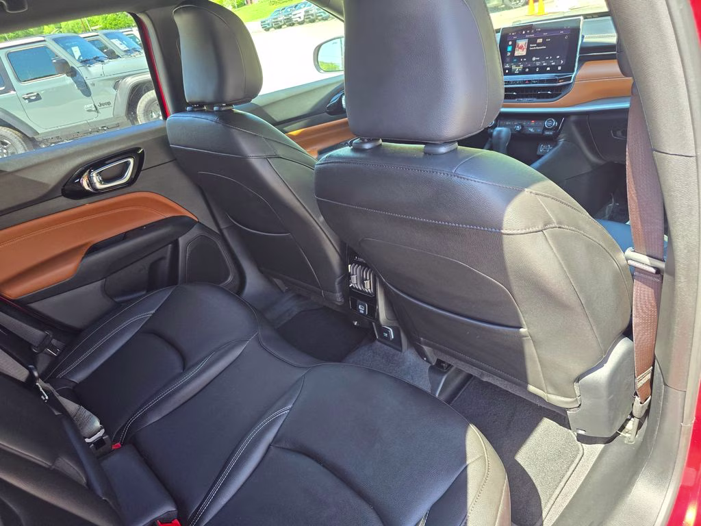 2025 Red Hot Pearlcoat Jeep Compass Limited 4X4 SUV