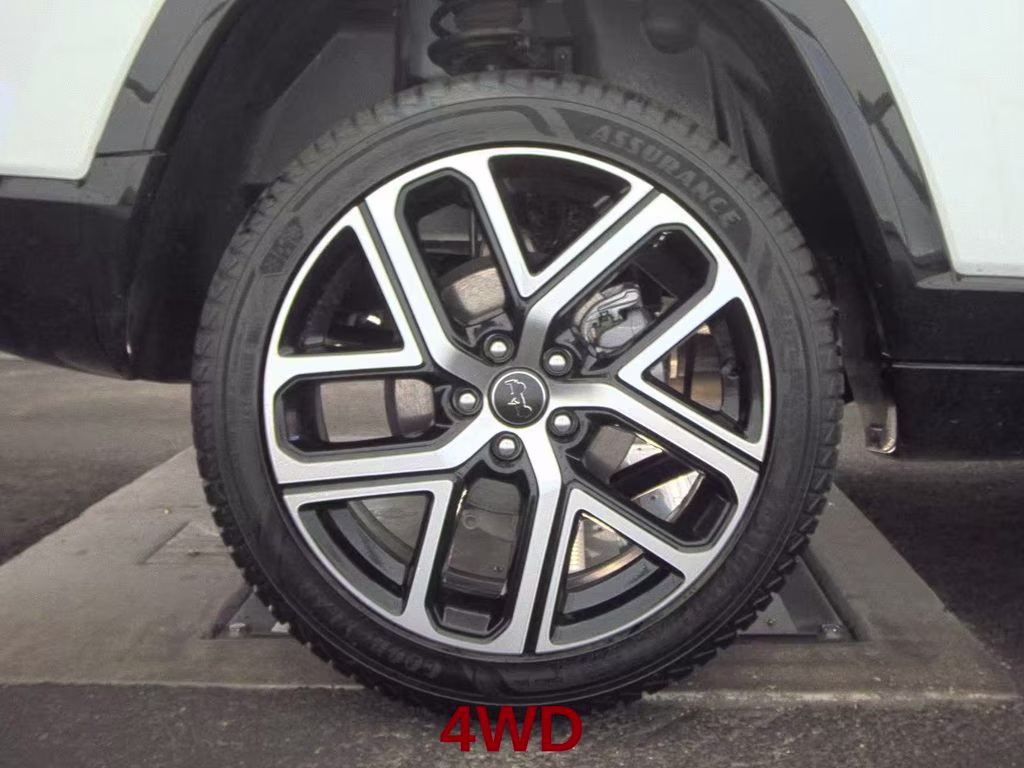 2025 Bright White Clearcoat Jeep Compass Limited 4X4 SUV