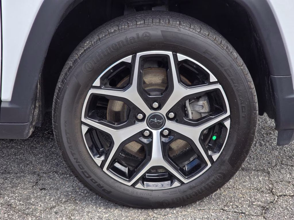 2025 Bright White Clearcoat Jeep Compass Limited 4X4 SUV