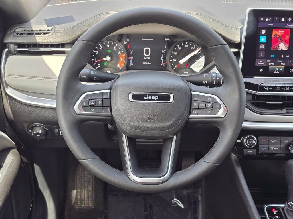 2025 Bright White Clearcoat Jeep Compass Limited 4X4 SUV