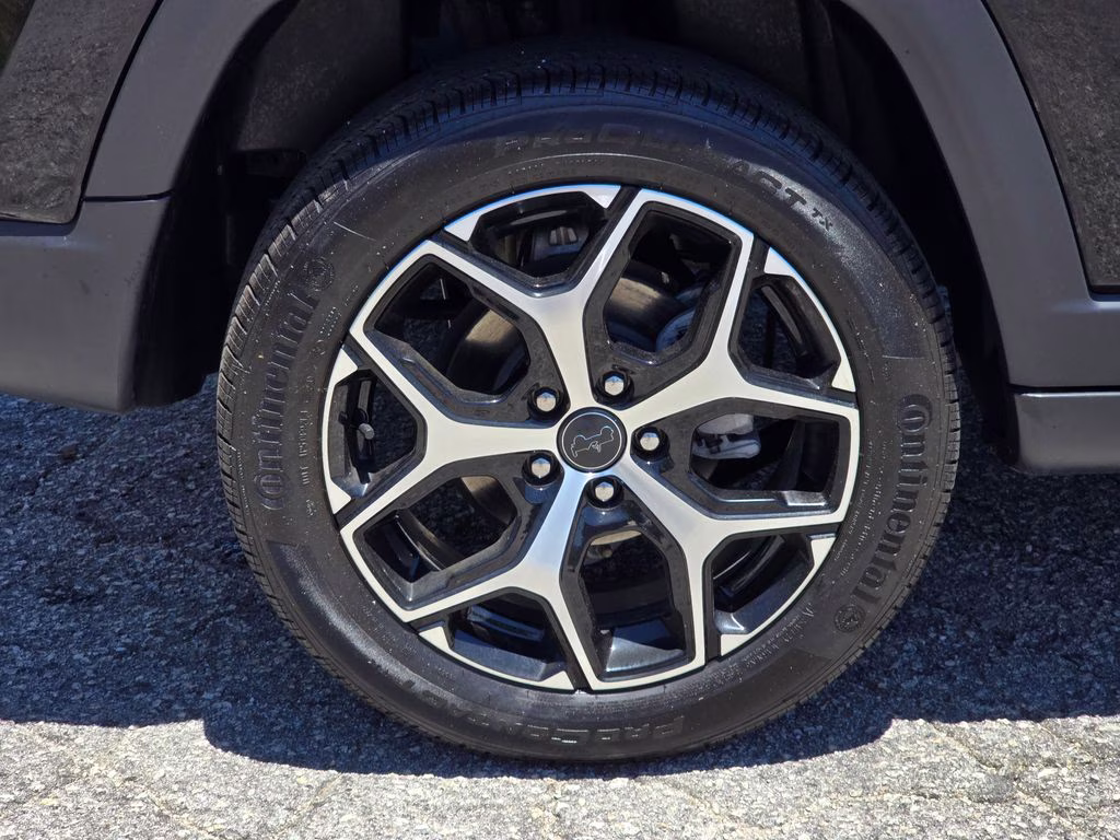2025 Diamond Black Crystal Pearlcoat Jeep Compass Limited 4X4 SUV