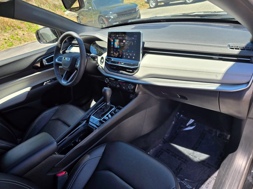 2025 Diamond Black Crystal Pearlcoat Jeep Compass Limited 4X4 SUV