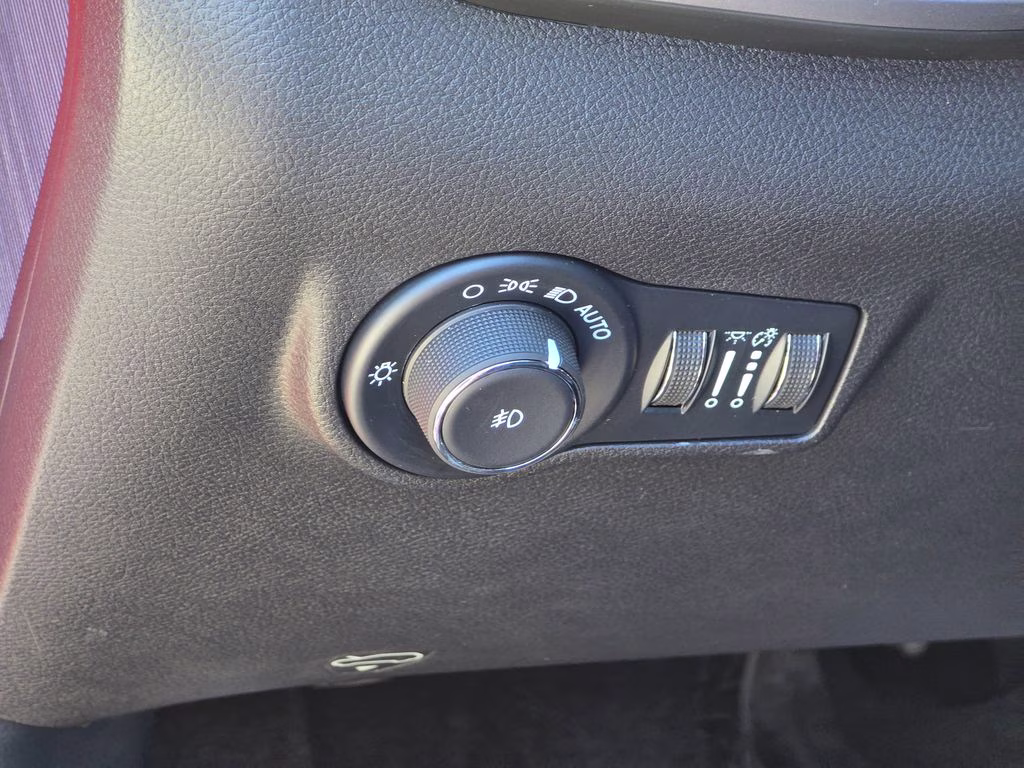 2025 Red Hot Pearlcoat Jeep Compass Limited 4X4 SUV