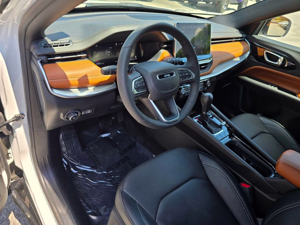 2025 Bright White Clearcoat Jeep Compass Limited 4X4 SUV