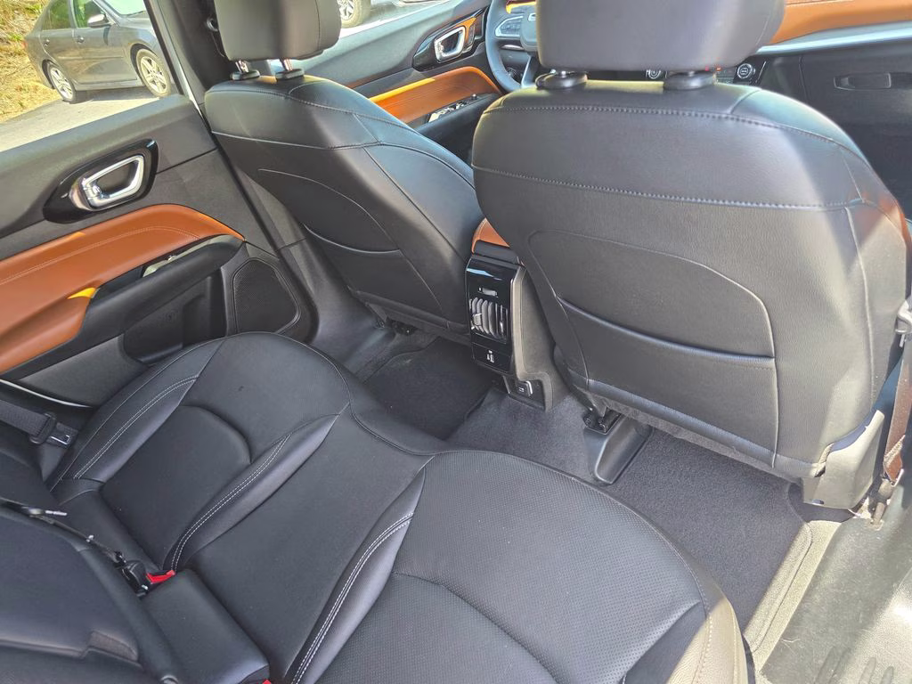 2025 Bright White Clearcoat Jeep Compass Limited 4X4 SUV