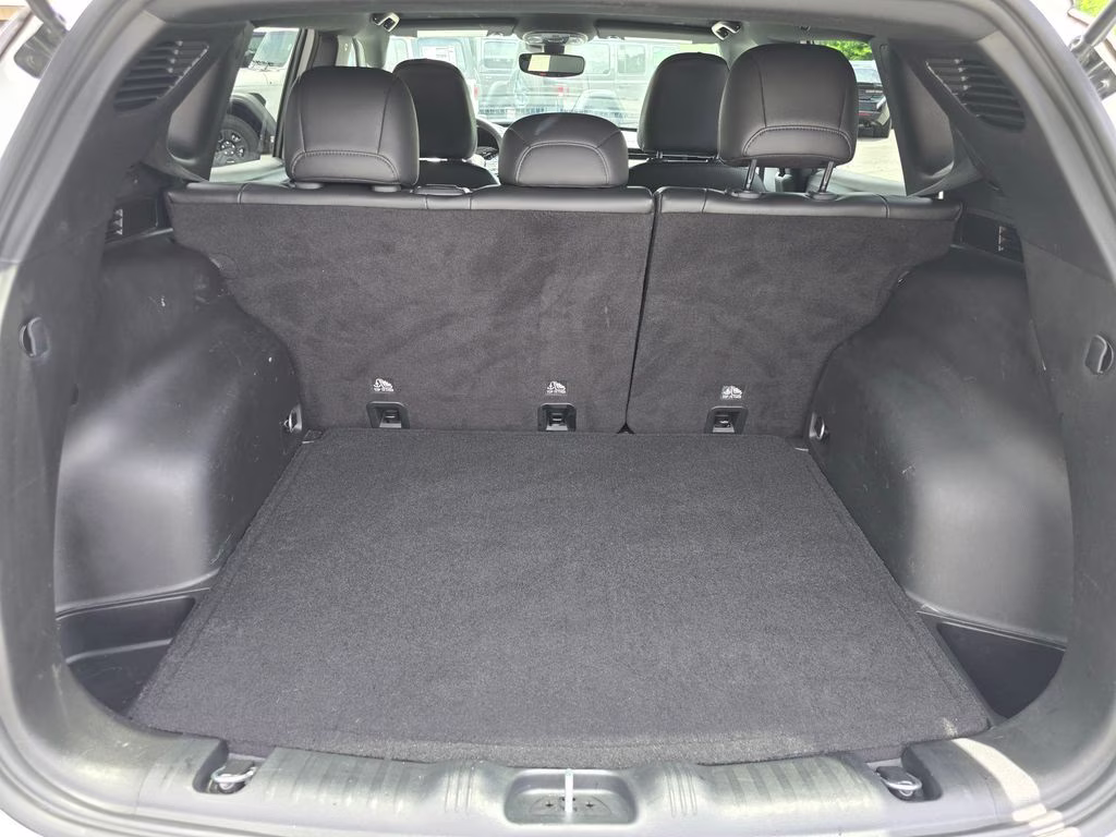 2024 Bright White Clearcoat Jeep Compass Trailhawk 4X4 SUV