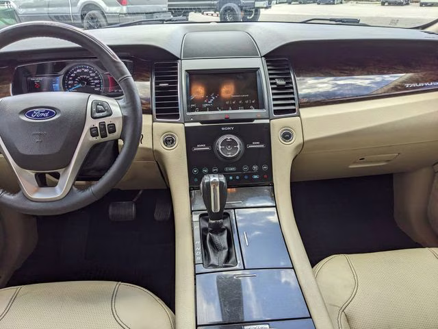 2018 White Platinum Clearcoat Metallic Ford Taurus Limited FWD Sedan