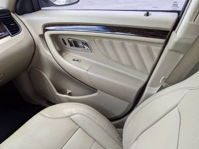 2018 White Platinum Clearcoat Metallic Ford Taurus Limited FWD Sedan